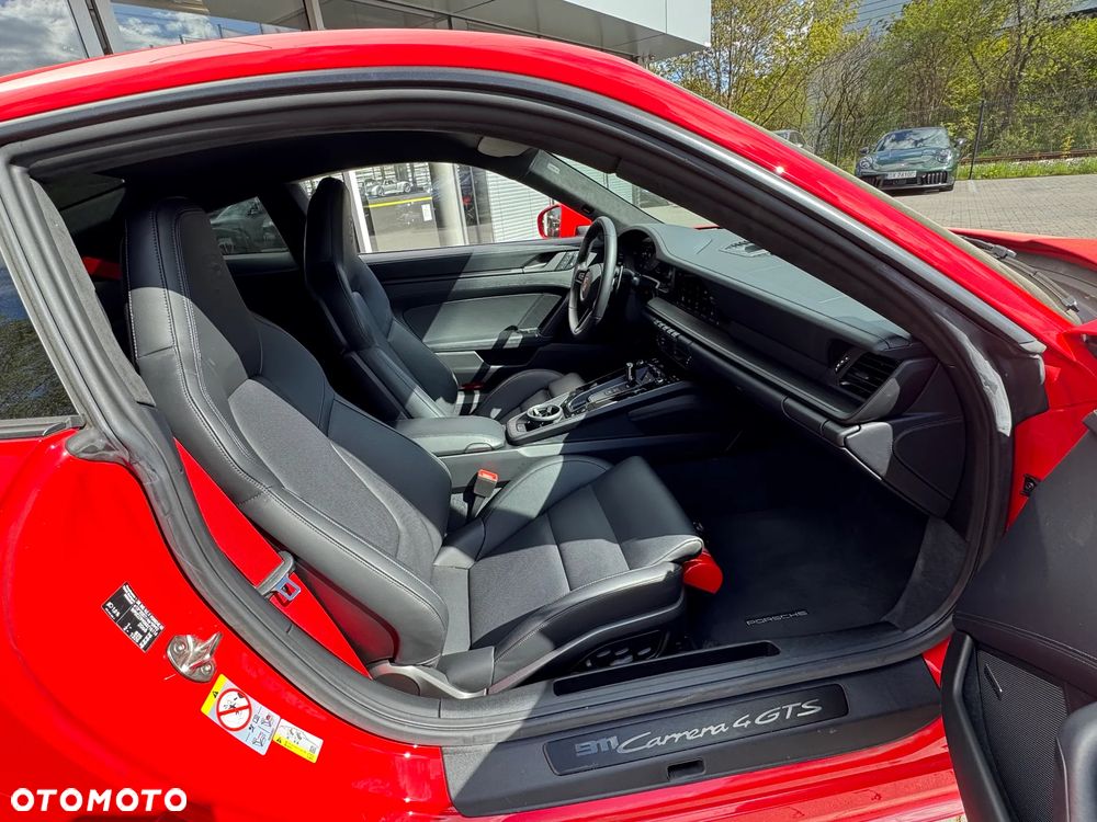 Porsche 911 Carrera T-Hybrid 4 GTS - 14