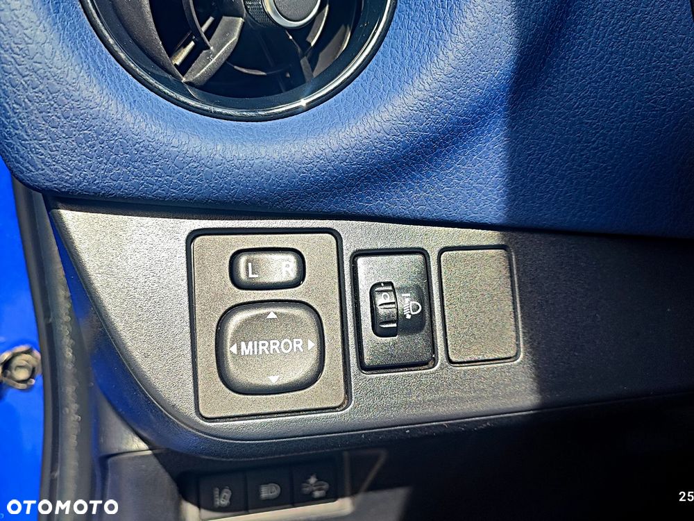 Toyota Yaris Hybrid 100 Selection Platinum - 19