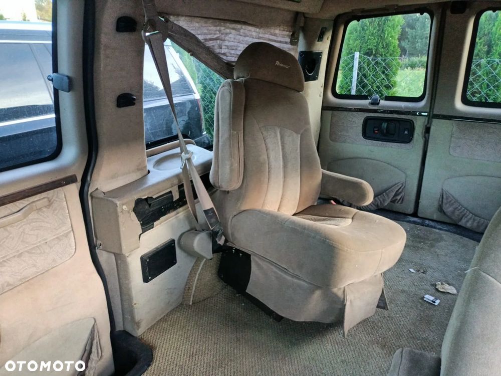GMC Savana - 9