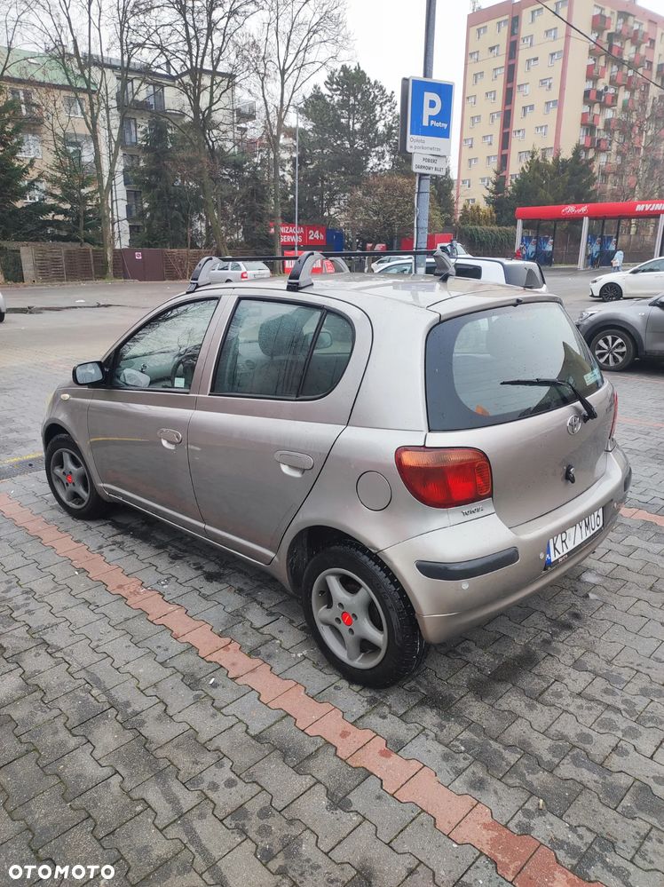 Toyota Yaris 1.0 Base - 1