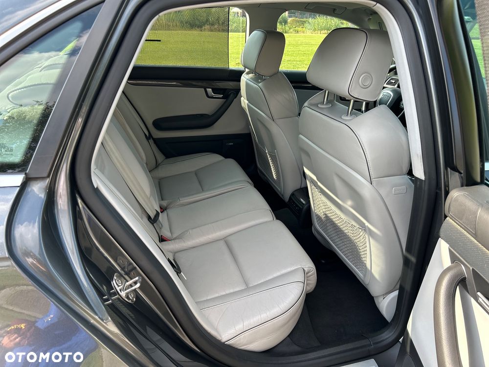 Audi RS4 Limousine - 14