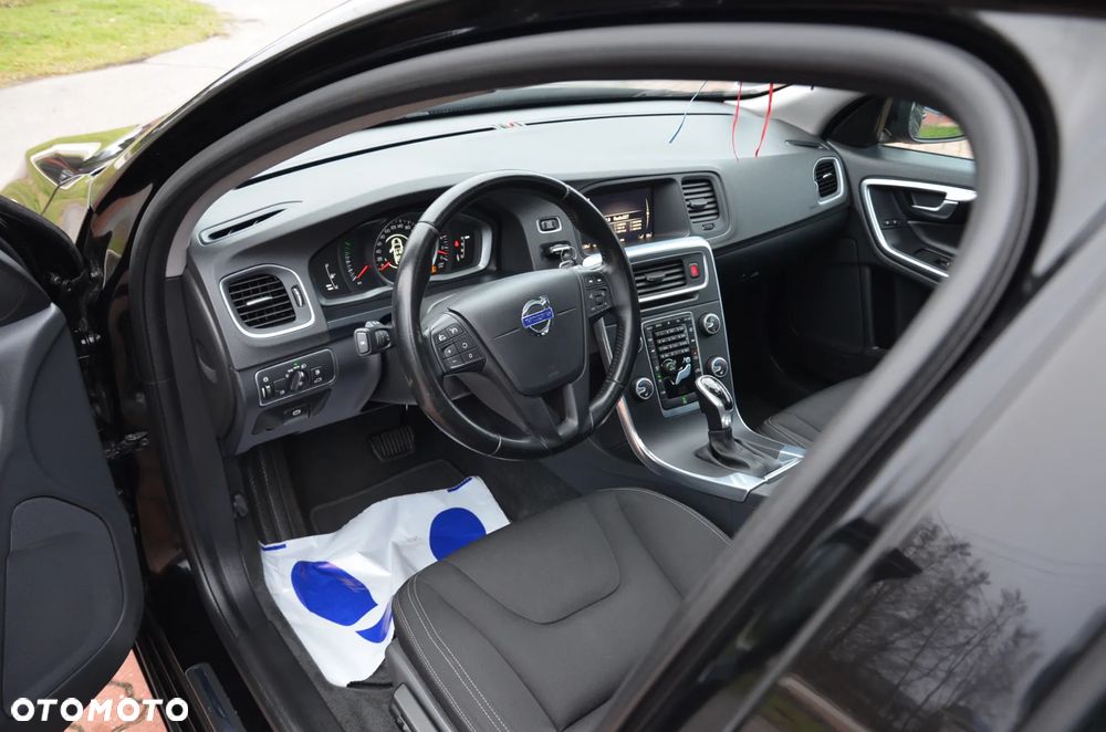 Volvo V60 D4 Geartronic Momentum - 38