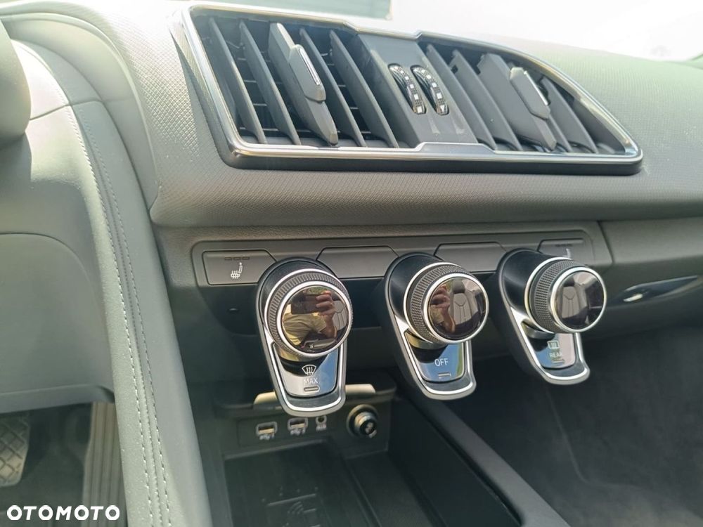 Audi R8 Spyder - 31