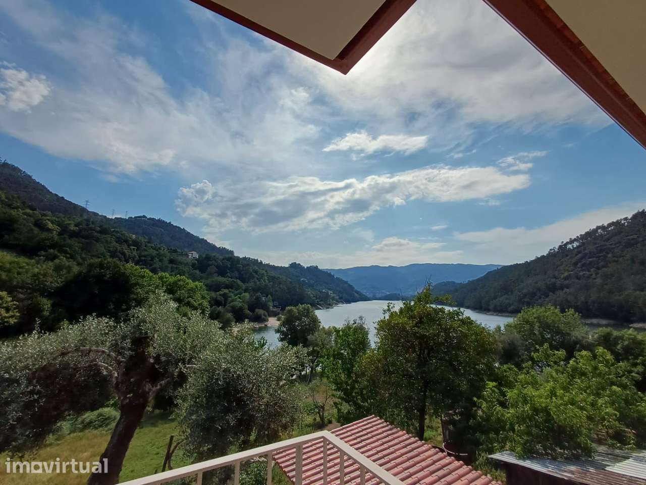 Andar T2 em moradia, Louredo, Vieira do Minho - Grande imagem: 4/27