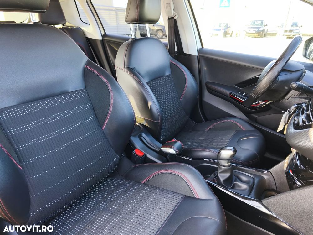 Peugeot 2008 PureTech 110 Stop&Start GT-Line Edition - 4