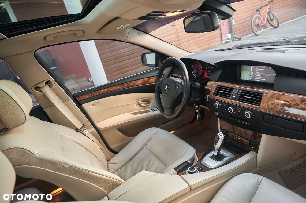 BMW Seria 5 535i xDrive Sport-Aut Modern Line - 31