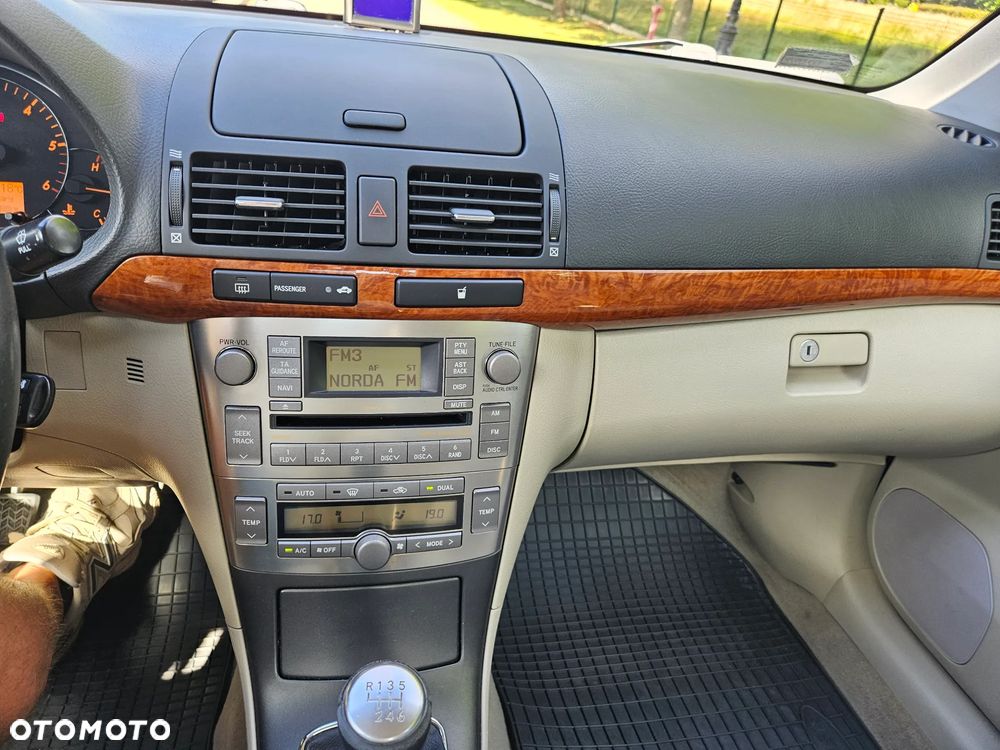 Toyota Avensis 2.0 D-4D Sol - 18