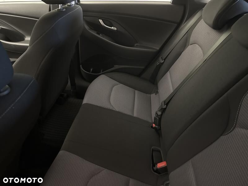 Hyundai i30 1.5 DPI Classic + - 21