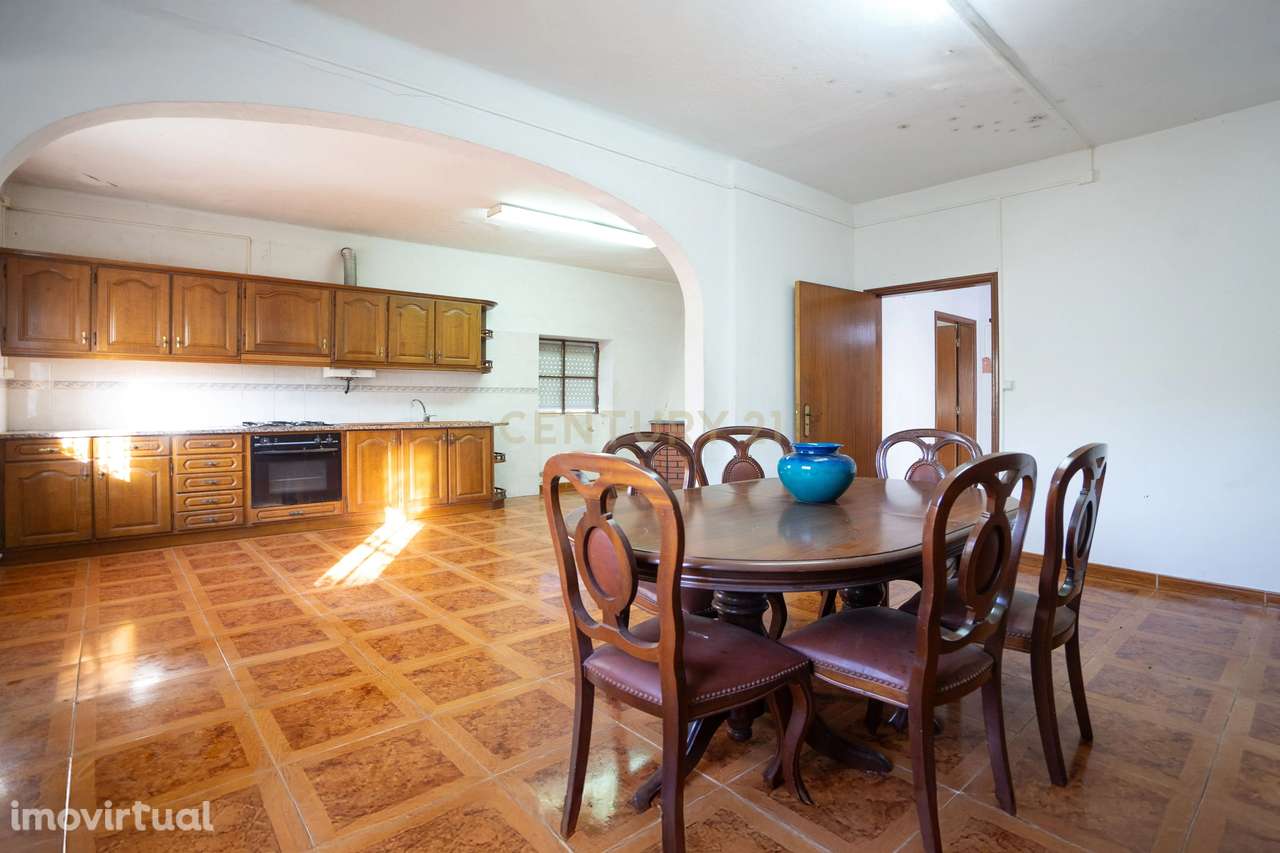 Moradia T3 tradicional com adega, jardim e vistas boas em Alge - Grande imagem: 3/32