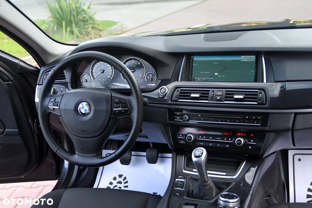 BMW Seria 5 520d - 32