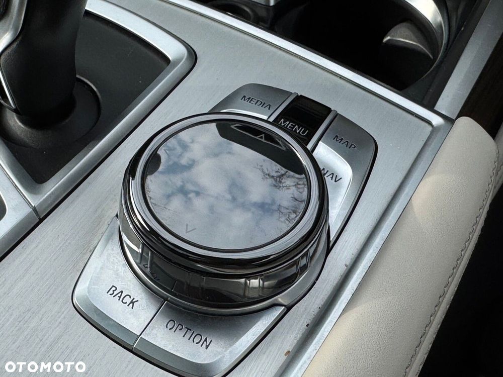 BMW Seria 7 - 33
