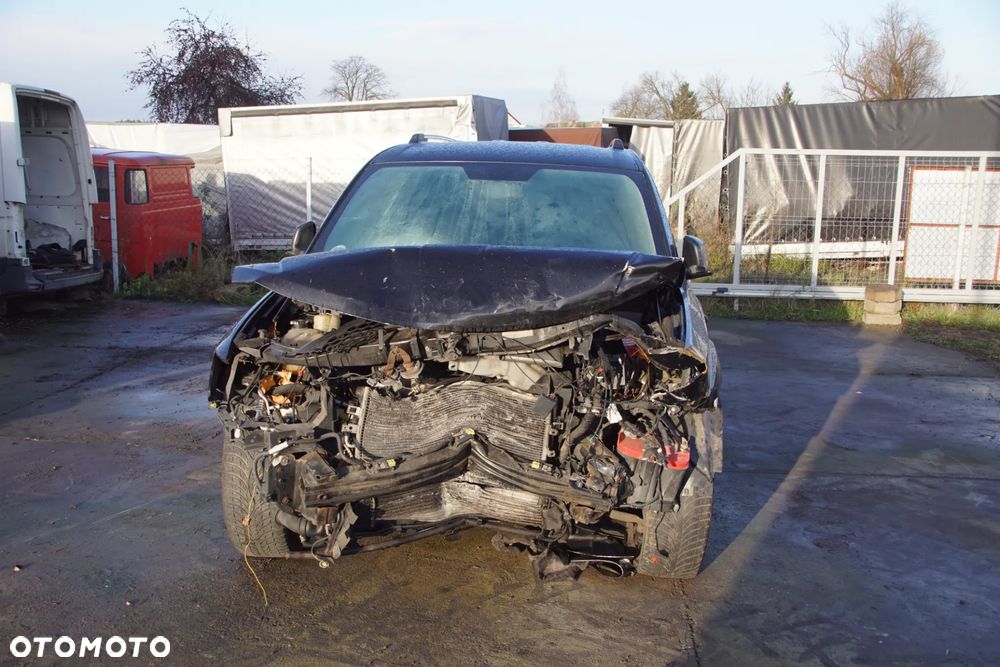 Auto na części - Fiat Freemont 2.0 MultiJet 140 KM 939B5000 C63563517 628 2014R Silnik Skrzynia Drzwi Błotnik Lusterko Zderzak Klapa Lampa Deska Kokpit Sterownik Moduł Czujnik Licznik Wyświetlacz Kierownica Panel - 2