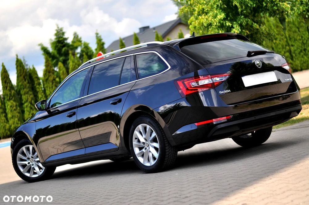 Skoda Superb 2.0 TDI Premium Edition - 9