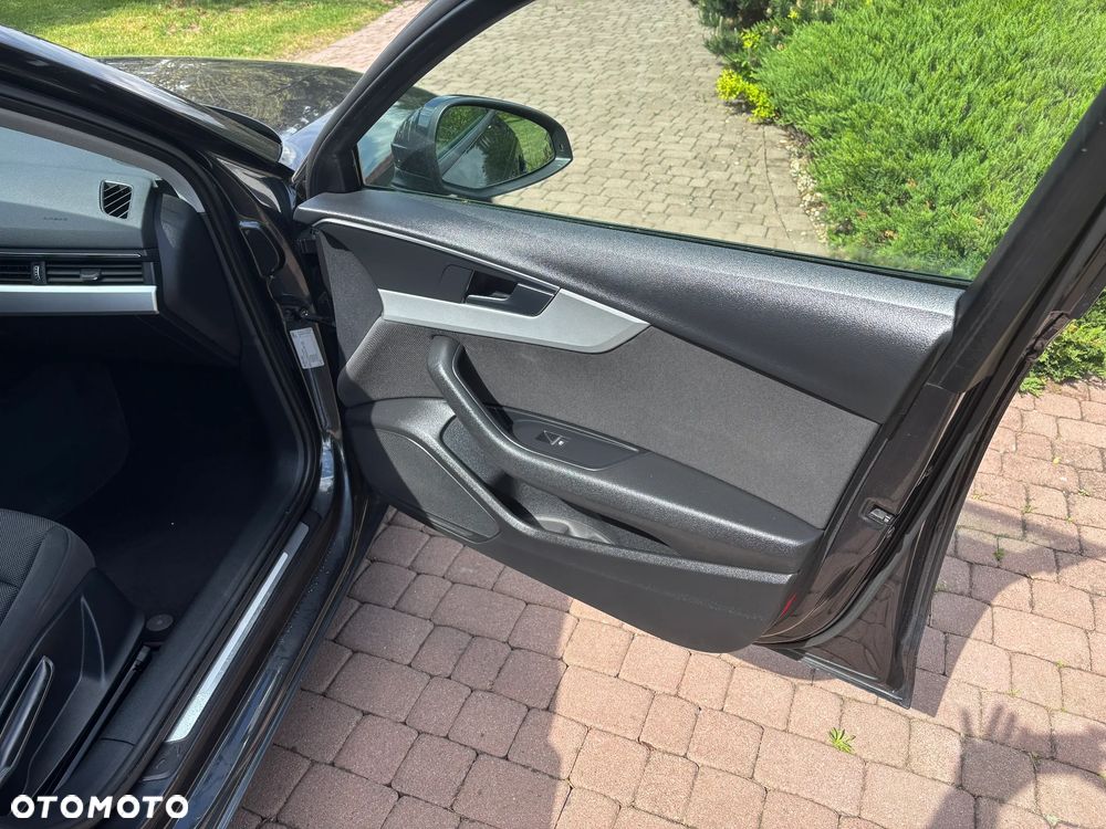 Audi A4 Avant 2.0 TDI DPF clean diesel Attraction - 32