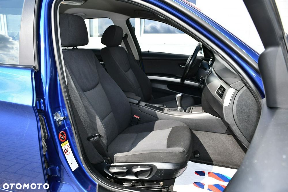 BMW Seria 3 318i - 23