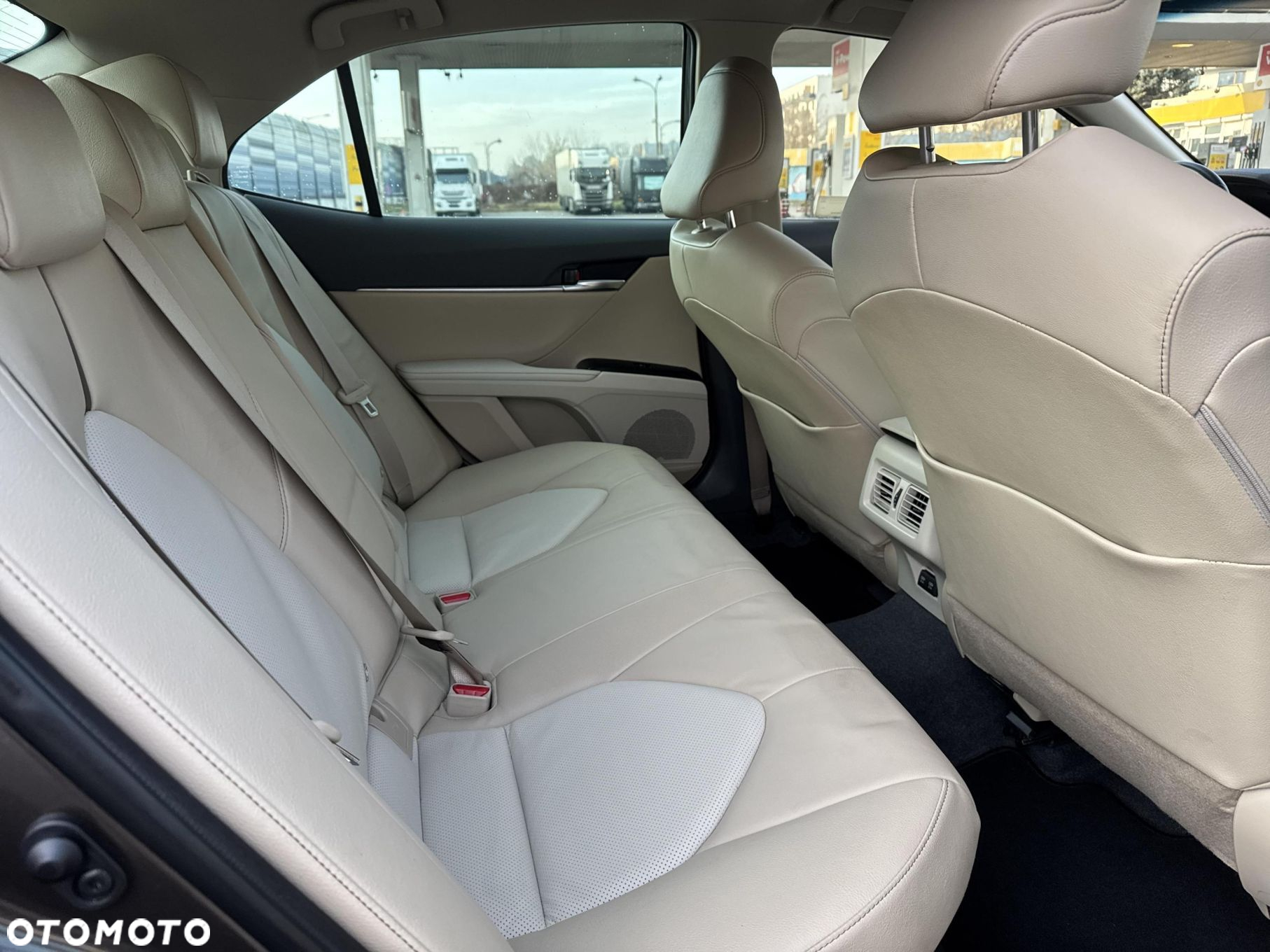 Toyota Camry - 10