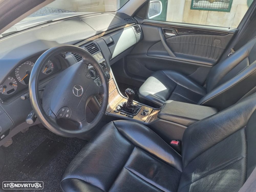 Mercedes-Benz E 200 - 9