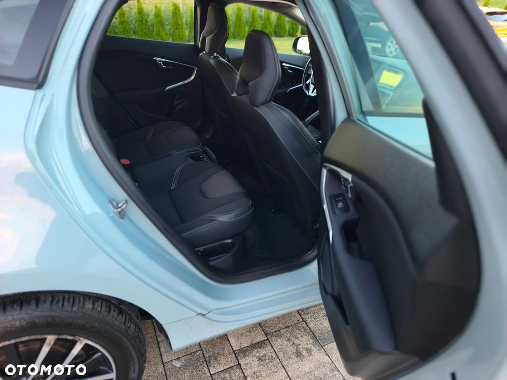 Volvo V40 D2 Drive-E Momentum - 22
