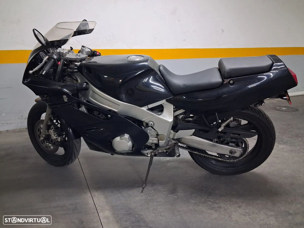Yamaha FZR - 11