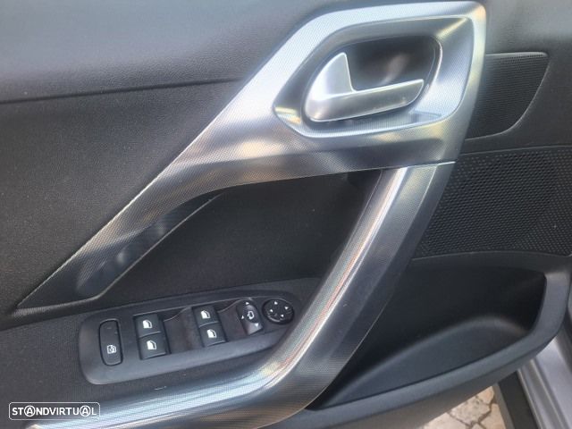 Peugeot 2008 1.6 e-HDi Allure - 29