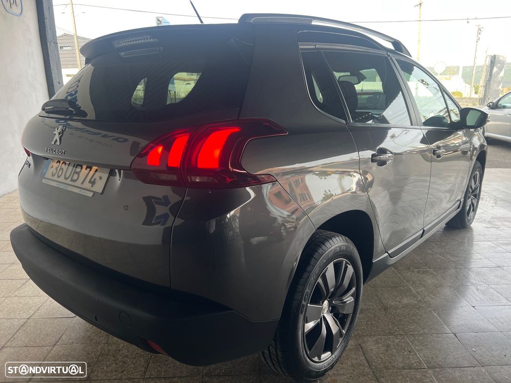 Peugeot 2008 1.2 PureTech Style - 8