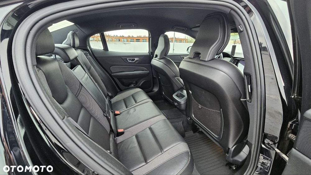 Volvo S60 T5 AWD R-Design - 13