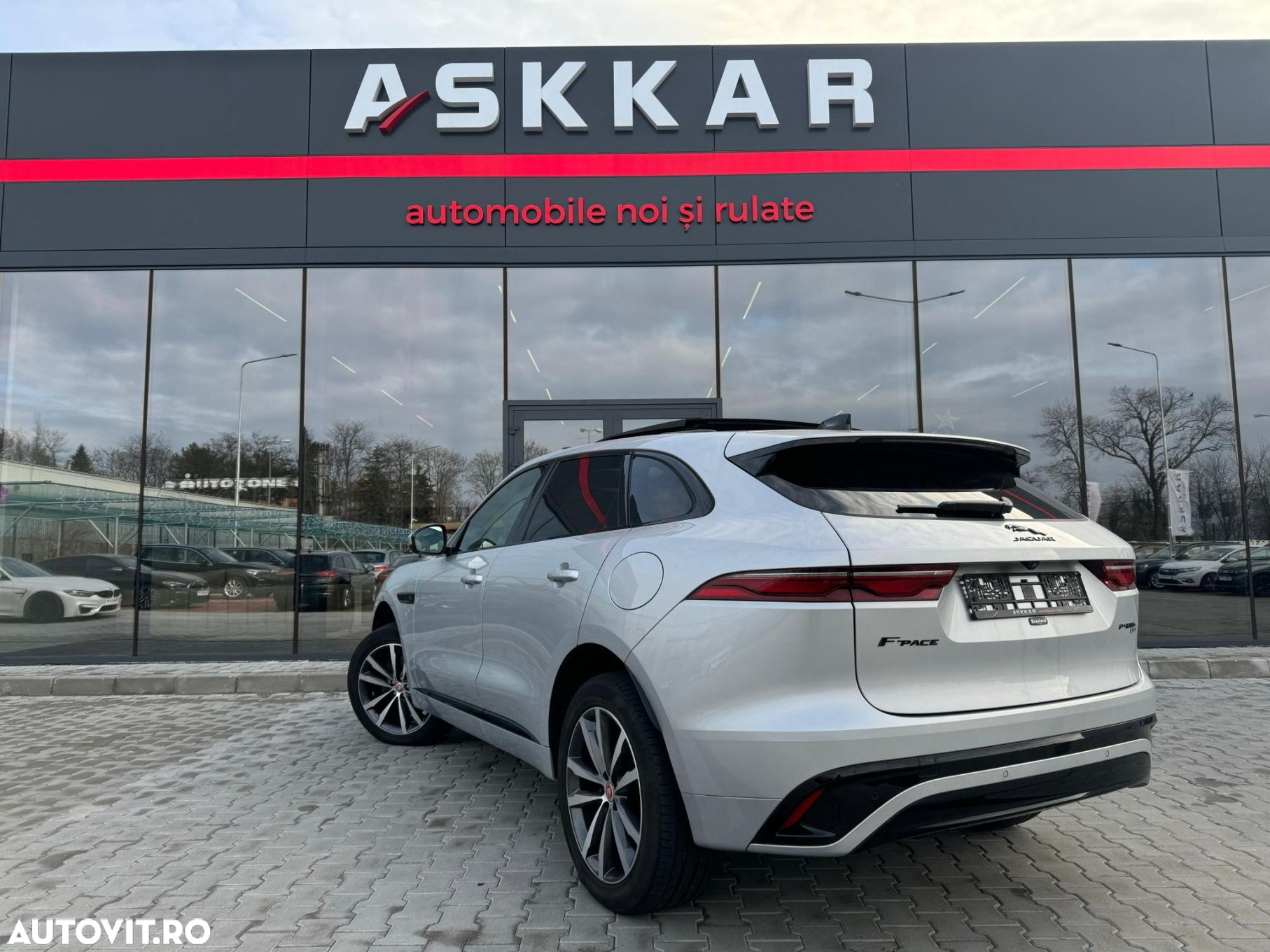 Jaguar F-Pace P400e AWD R-Dynamic SE - 8