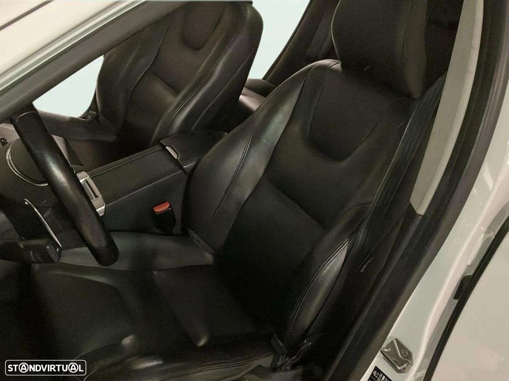 Volvo XC 60 2.0 D4 Momentum Plus Geartronic - 18