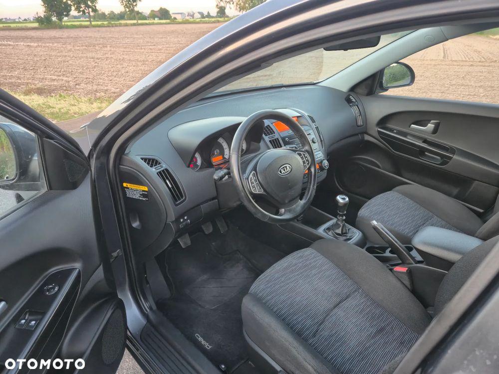 Kia Ceed - 7