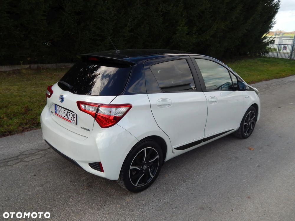 Toyota Yaris Hybrid 100 Premium - 10