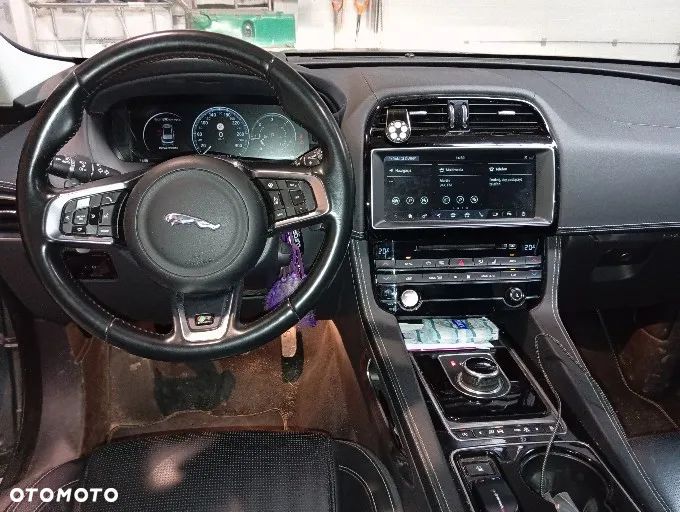 Jaguar F-Pace ver-2-0-i4d-awd-r--sport - 3