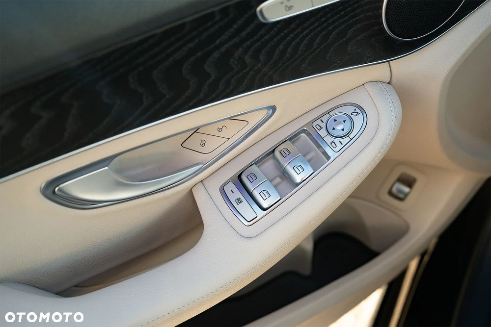 Mercedes-Benz Klasa C 200 4Matic 9G-TRONIC - 20