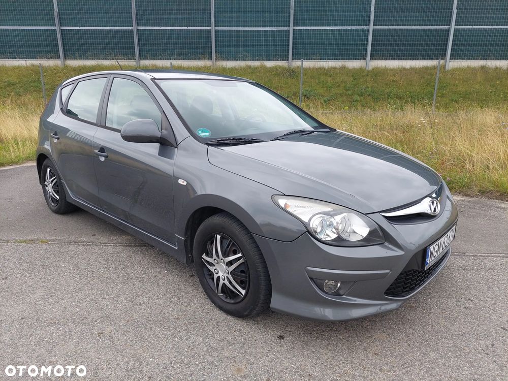 Hyundai i30 1.4 Base + - 3