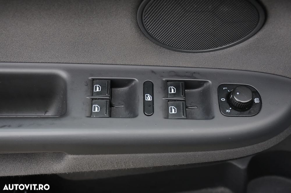 Volkswagen Golf Plus 1.6 FSI Comfortline - 9