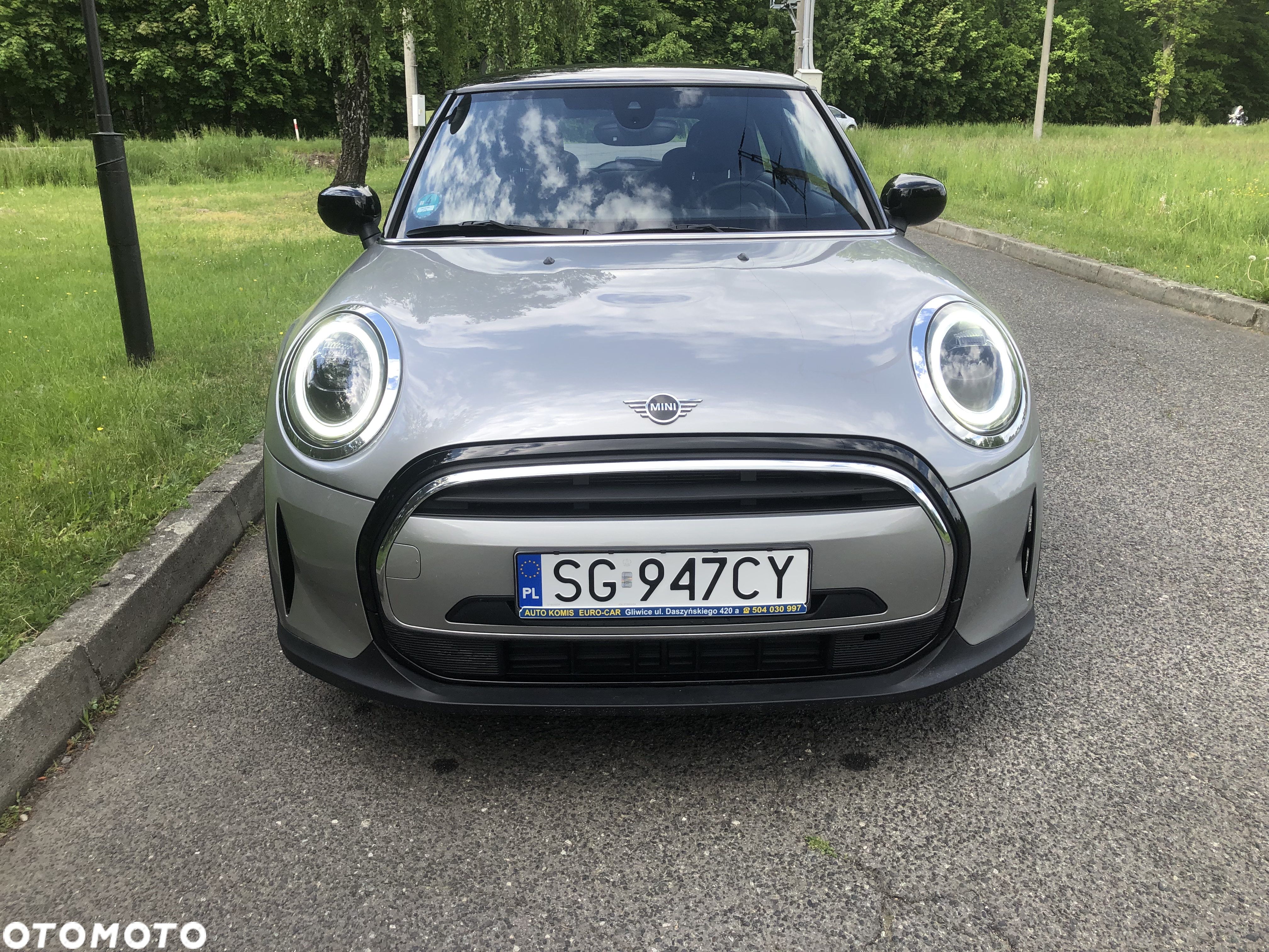 MINI Cooper Essential Trim - 10
