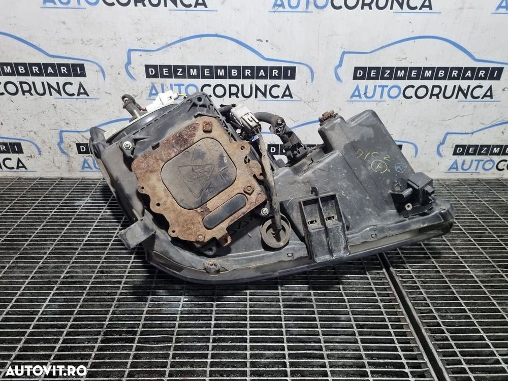 Far Dreapta Lexus RX 400 H 2004 - 2009 SUV 4 Usi (1264) Cu lupă - 3