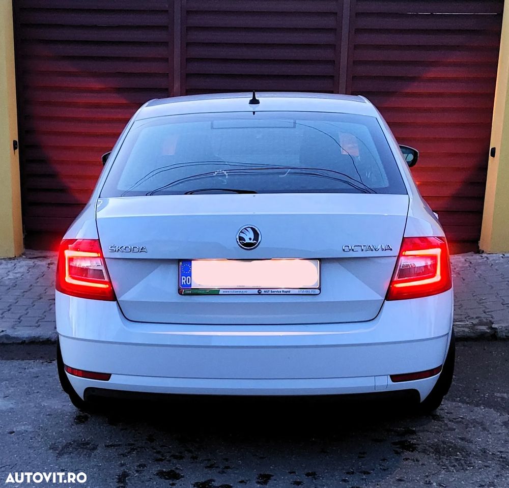 Skoda Octavia 2.0 TDI Style - 12