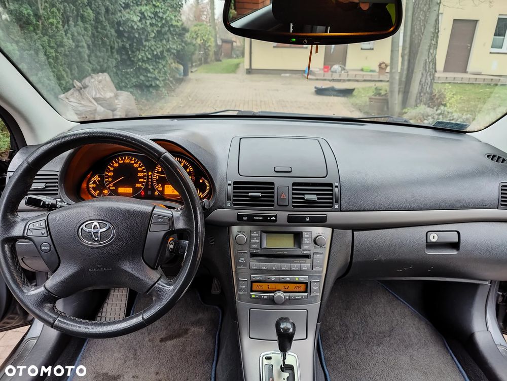 Toyota Avensis 1.8 VVT-i Automatik Sol - 9