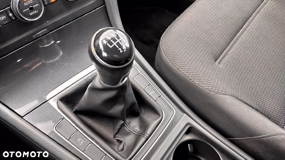 Volkswagen Golf - 25