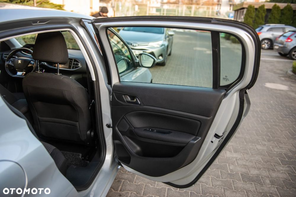 Peugeot 308 1.2 PureTech Access EU6 - 18