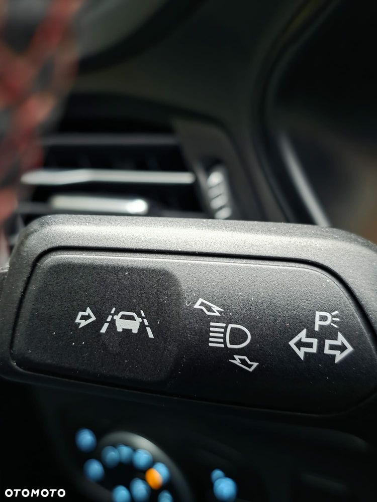 Ford Focus 1.5 EcoBlue Start-Stopp-System ST-LINE DESIGN - 29