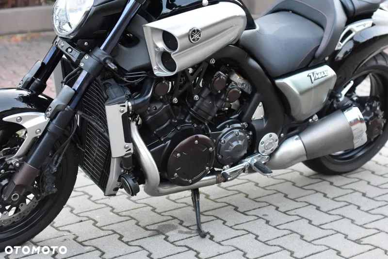 Yamaha V-MAX - 25