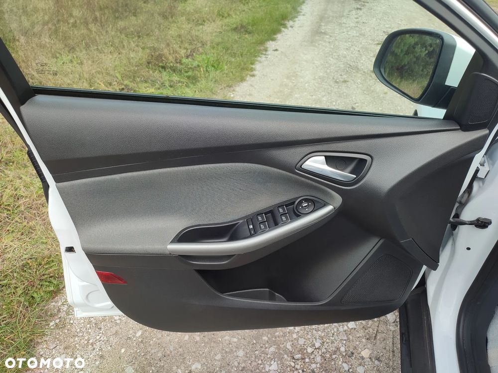 Ford Focus 1.6 Ambiente - 22