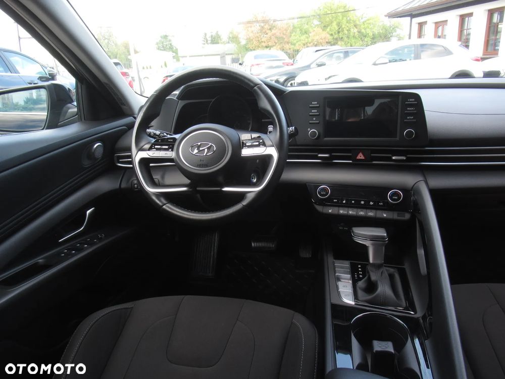 Hyundai Elantra 1.6 Smart CVT - 11