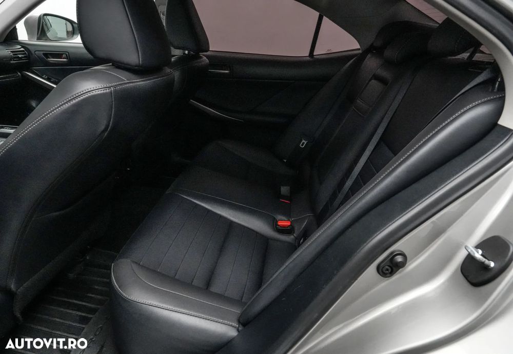 Lexus Seria IS 300h Executive - 15