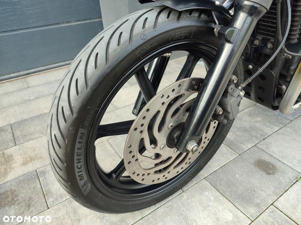 Triumph Bonneville - 12
