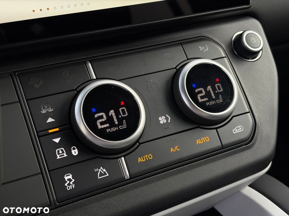 Land Rover Defender - 25