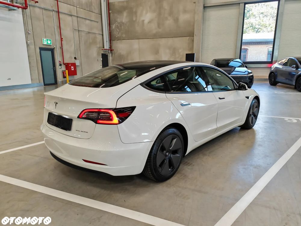 Tesla Model 3 - 3