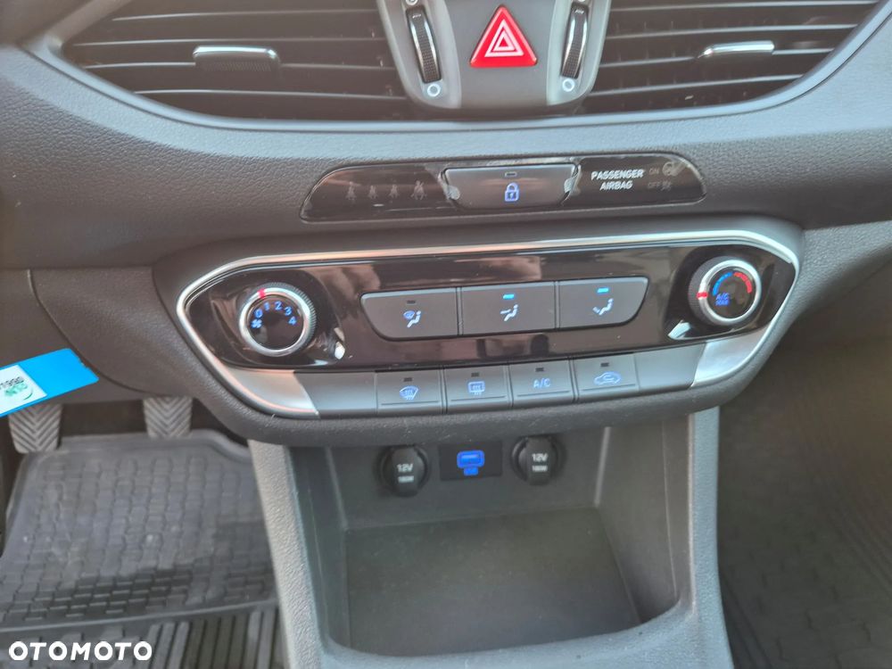 Hyundai i30 1.5 DPI Classic + - 22