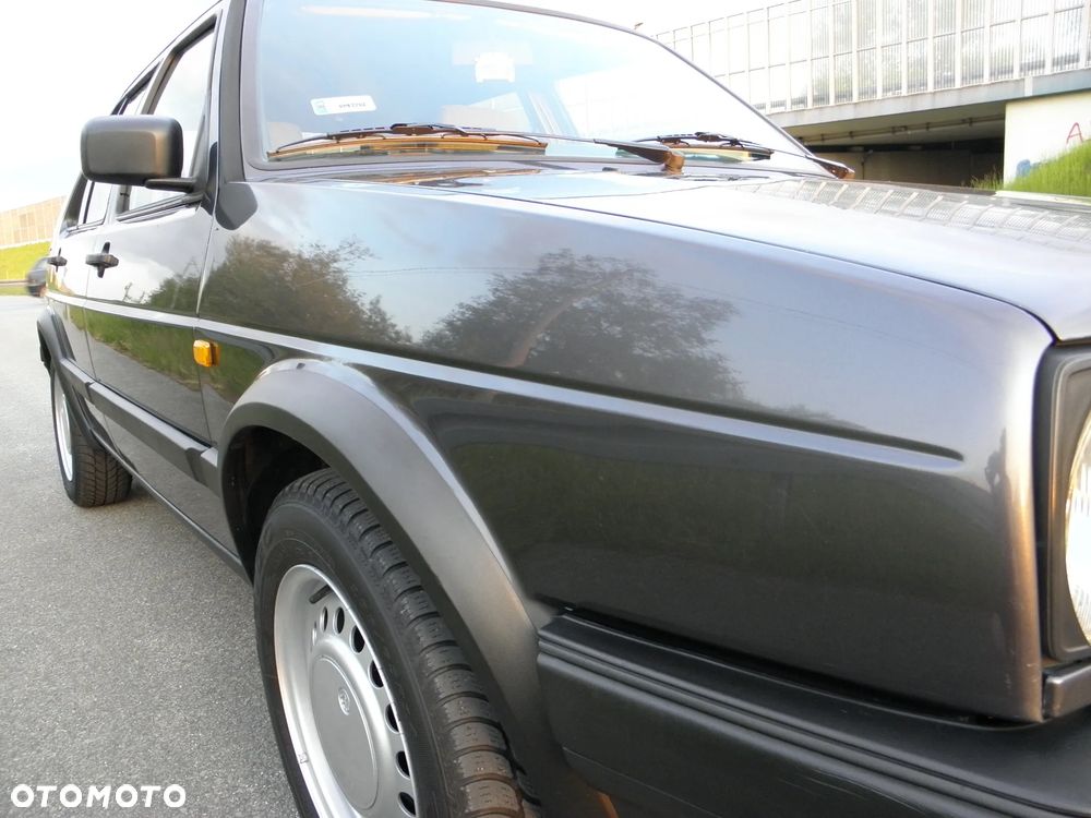 Volkswagen Golf 1.6 CL - 24